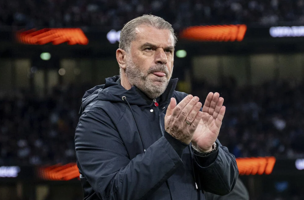 Ange Postecoglou can moc 100 tran dan dat Tottenham o tran dau voi MU.