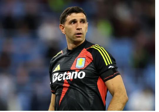 MU muon gay soc voi Emiliano Martinez o He 2025.