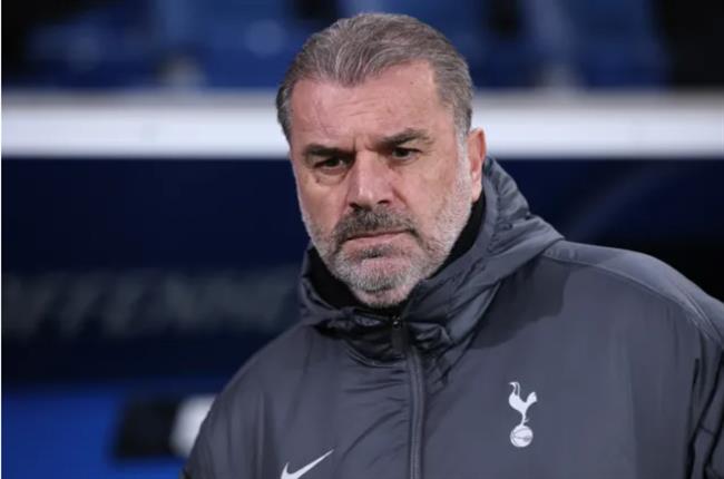 HLV Ange Postecoglou dang gap ap luc rat lon o Tottenham.