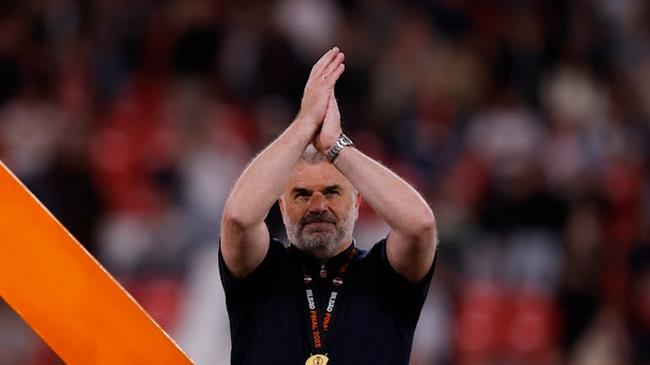 HLV Ange Postecoglou giup Tottenham vo dich Europa League mua nay.