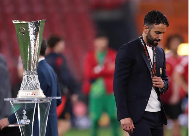 HLV Ruben Amorim that vong sau tran thua Tottenham.