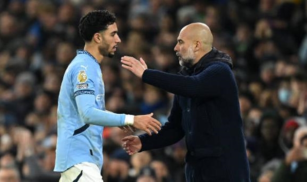 Pep Guardiola noi gi ve man ra mat cua Omar Marmoush.