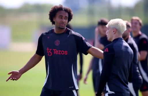 Joshua Zirkzee da quay tro lai tap luyen binh thuong.