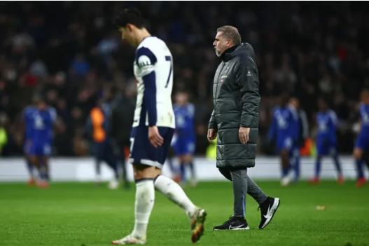 Tottenham de thua 1-2 tren san nha truoc Leicester.