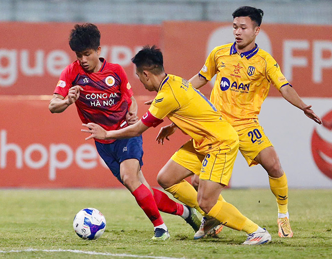 Hai đội hoà nhau - Ảnh: Minh Tuấn