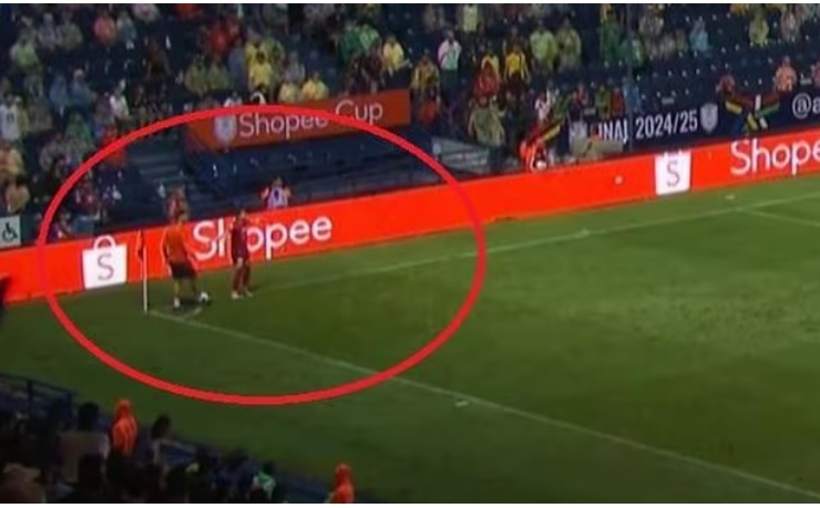HLV đội Buriram và trợ lý dính thẻ đỏ vì hành động kém fair-play với CLB CAHN 1