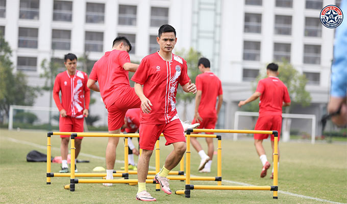 Hoàng Đình Tùng tiếp tục theo đuổi sự nghiệp ở tuổi 37 cùng Trẻ PVF-CAND ở giải hạng Nhì - Ảnh: PVF-CAND
