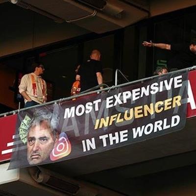 Jose Mourinho bị chế nhạo trong ngày Galatasaray vô địch 1