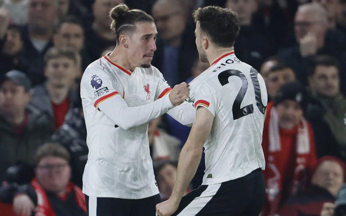 Tsimikas và Jota vào sân từ ghế dự bị, sau đó lập tức giúp Liverpool gỡ hòa