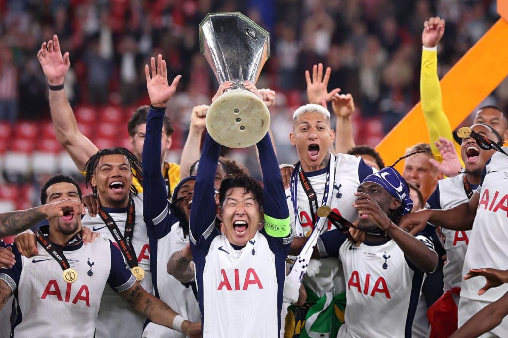 Son Heung Min khong co huy chuong Europa League